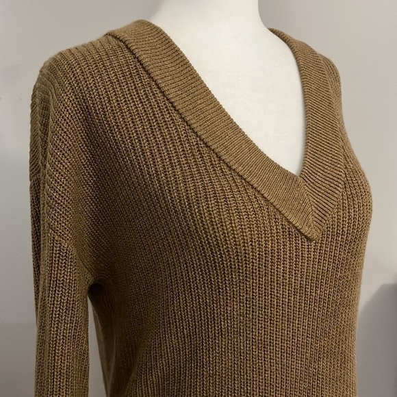 Reitmans V-Neck Knit Sweater Tan - Picture 4 of 13